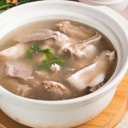 กระเพาะหมูตุ๋นพริกไทย (ตือโต้ว)