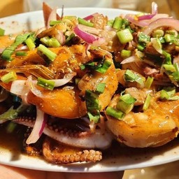 ลาบทะเล(กับข้าว)
