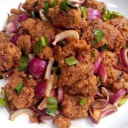 คุณตากะเพรายักษ์ - เลียบมหาวิทลัยแม่ฟ้าหลวง