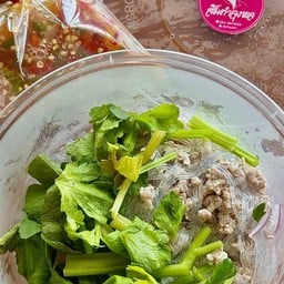 ยำวุ้นเส้นหมูสับ