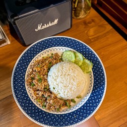 ข้าวหมูสับกระเทียมพริกไทย HH
