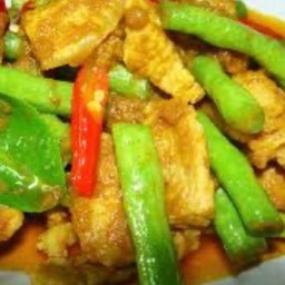 ข้าว+เครื่องแกงหมูชิ้น