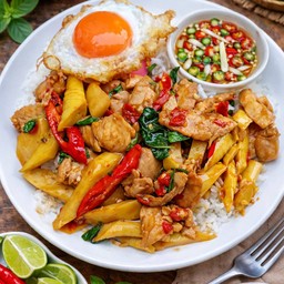ข้าวผัดกะเพราหน่อไม้หมู
