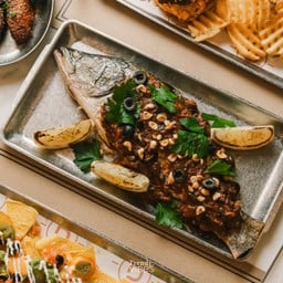 Mediterranean Sea Bass ปลากะพงสดคัดคุณภาพปรุงสไตล์เมดิเตอร์เรเนียนอย่างเรียบง่าย