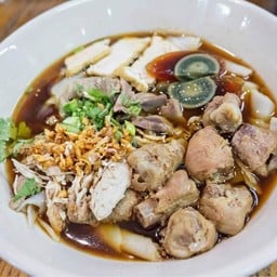 ก๋วยจั๊บไข่เยี่ยวม้า