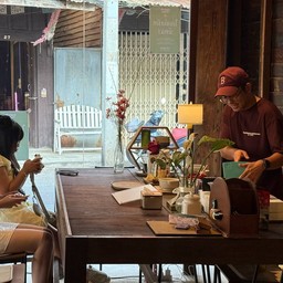 โกลด์สมิท มัทฉะ : มัทฉะ ณ บ้านไม้เก่าของช่างทอง