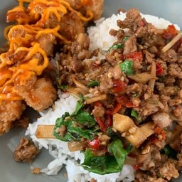 เน้นกะเพรา (ข้าวยำไก่แซ่บ&เฟรนช์ฟรายส์ชีีส)