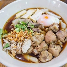 ก๋วยจั๊บไข่ลวก