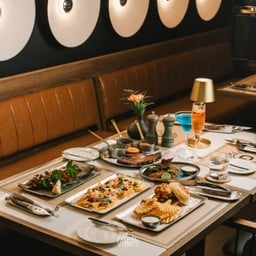 พร้อมเสิร์ฟอาหารที่มีจุดเด่นในการใช้เตา และกลิ่นหอมรมควันที่อบอวล 