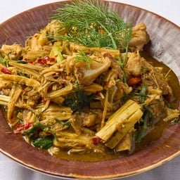 หมกหม้อหน่อไม้สดกระดูกหมูอ่อน LS (คำพูนดุสิต)