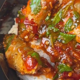 ข้าวกะเพราปลากระป๋อง