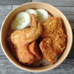 ข้าวไก่ทอดปีกเต็ม 2 ชิ้น