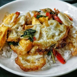 กระเพราไข่ดาว +ไข่ 2 ใบ