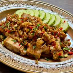 หมูกร๊อบกรอบคั่วพริกเกลือ