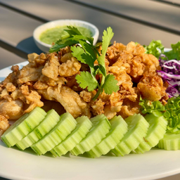 ปลาหมึกทอดกระเทียม