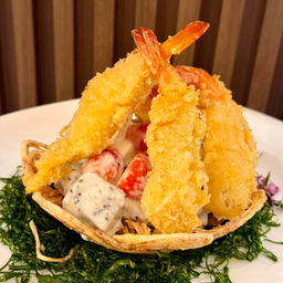 สลัดกุ้งทอดผลไม้กระทงเผือก