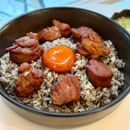 ข้าวผัดทรัฟเฟิลหมูทอด