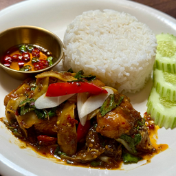 ข้าวราดปลากะพงผัดกระวาน