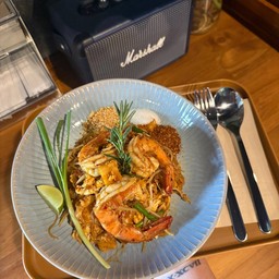 ผัดไทยกุ้งสดโบราณเส้นจันท์ใหญ่ HH