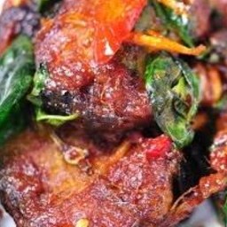 ผัดพริกแกงปลาดุกกรอบราดข้าว