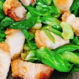 แขนงหมูกรอบราดข้าว