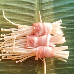 สามชั้นพันเห็ด