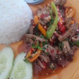 กระเพราเป็ดย่าง