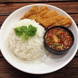 ข้าวไก่ทอดนำ้จิ้มแจ่ว