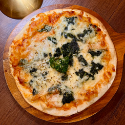 พิซซ่าผักโขมชีส