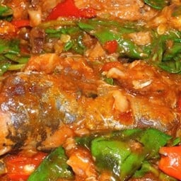 ข้าวกระเพราปลากระป๋อง