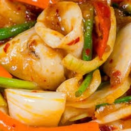 หมึกผัดพริกเผาราดข้าว