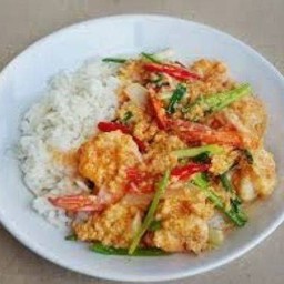 ข้าวราดผัดผงกะหรี่ ทะเล