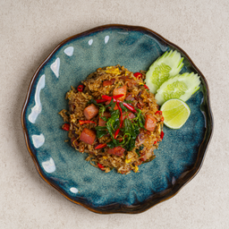ข้าวผัดเบคอนพริกขี้หนูกะเพรา