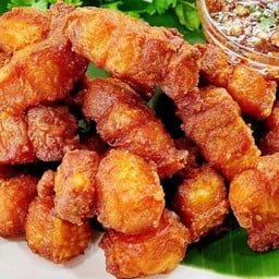 สามชั้นทอดน้ำปลา