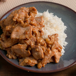 ข้าวราดกระเทียมพริกไทย (แบบผัด)