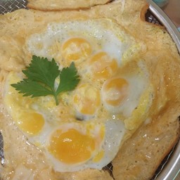 ข้าวไข่เจียวลาวา