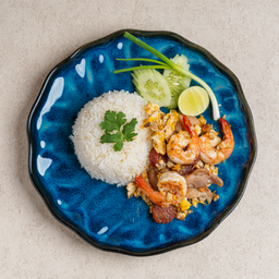 ข้าวราดกระเทียมกุนเชียงคั่วไข่