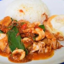 ข้าวพริกแกงปลาหมึก