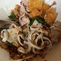 เส้นปลาเครื่องหมู