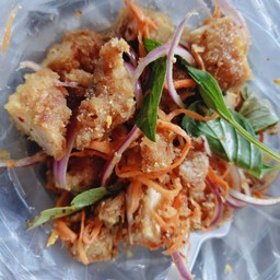 ยำไก่แซ่บ