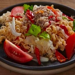 ยำมาม่า หมูสับ