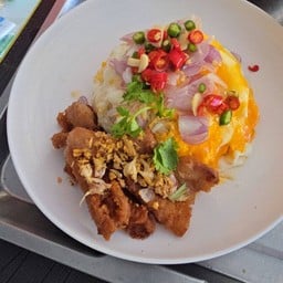 ไข่ขยี้น้ำปลาพริก +หมูทอด