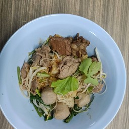 ก๋วยเตี๋ยวเนื้อพิเศษ (แห้ง)