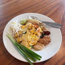 ผัดไทยโบราณกุ้งแห้ง