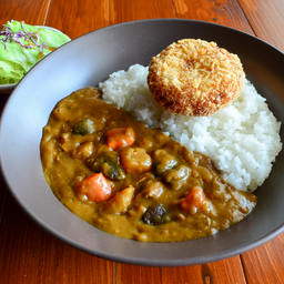 Ta ข้าวแกงกะหรี่ (หมู)  + โคโรมัน