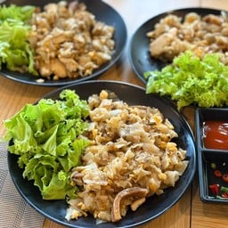 คั่วไก่เส้นหอม
