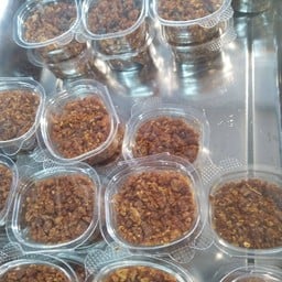 หมูทอดกระเทียม ข้าวเหนียว