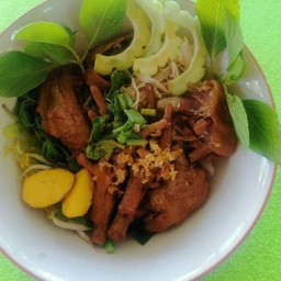 ก๋วยเตี๋ยวไก่ ลาซาล 36 สาขาหนามแดง-บางพลี