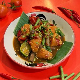 ตำอยู่อย่าง (ฮาลาล) หลาดลุงผุด