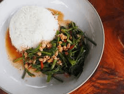 ผัดผักบุ้งหมูสับ